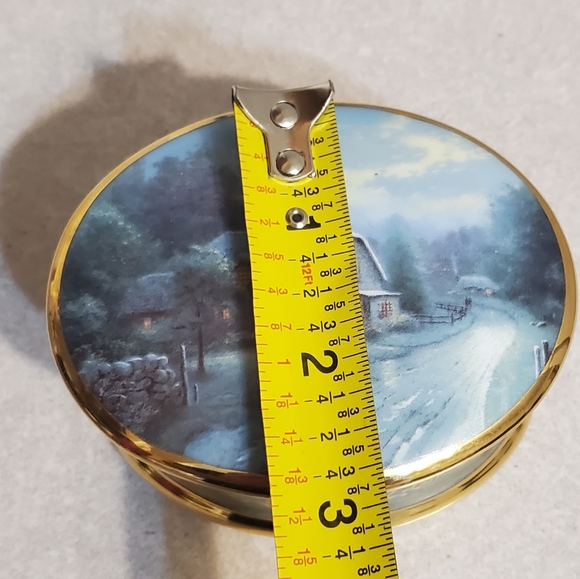 🎶Thomas Kinkade music box - Picture 6 of 6